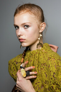 ulla-johnson-bks-g-rf19-0823.thumb.jpg.ca4996b1776b7c038f665c2343db499d.jpg
