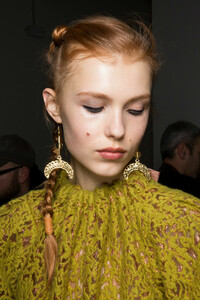 ulla-johnson-bks-g-rf19-0827.thumb.jpg.a1e77c8437f81f62627f825b66c18161.jpg