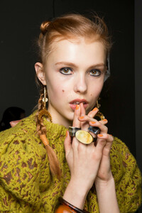 ulla-johnson-bks-g-rf19-0834.thumb.jpg.98956eefa0bc2f3ff3f09f7279e7c426.jpg