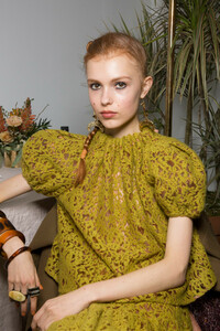 ulla-johnson-bks-g-rf19-0851.thumb.jpg.ea468499def720ceca27c3a8d0e7d13e.jpg