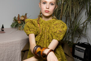 ulla-johnson-bks-g-rf19-0852.thumb.jpg.0e742951a05a18ec30607c9687e53622.jpg