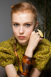 ulla-johnson-bks-g-rf19-0864.thumb.jpg.df2b72fee39cb67e138e7c64ba86da83.jpg