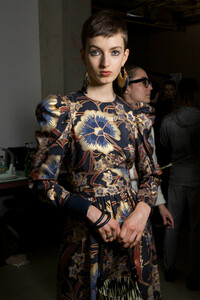 ulla-johnson-bks-g-rf19-0900.thumb.jpg.0f90296c6260242d0afa4cbdc7a24729.jpg