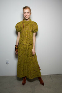 ulla-johnson-bks-g-rf19-0939.thumb.jpg.9b300d0eb912c5456e3986c079981f80.jpg