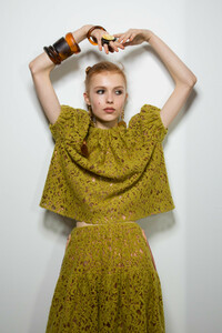ulla-johnson-bks-g-rf19-0954.thumb.jpg.5e4949fd4663431abccd623917d0d804.jpg