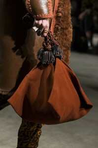 ulla-johnson-clp-rf19-0018.thumb.jpg.eb9b09c229015cfd2fa96f4e8c3a3489.jpg