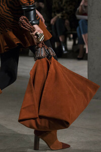 ulla-johnson-clp-rf19-0044.thumb.jpg.9a069fda9e4ade8d4ee39ee79db30d69.jpg
