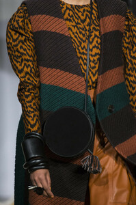 ulla-johnson-clp-rf19-0050.thumb.jpg.ae1e07f33ea2721e03805f75cd74c9d4.jpg
