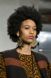 ulla-johnson-clp-rf19-0056.thumb.jpg.2d2f69cf0478f6bb6d0f4241b838f837.jpg