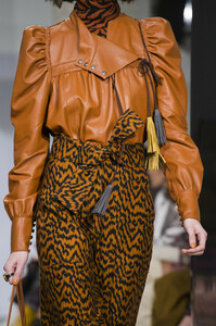 ulla-johnson-clp-rf19-0086.thumb.jpg.c42780051f936dfd4a3b551832cbd148.jpg