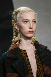 ulla-johnson-clp-rf19-0131.thumb.jpg.96fedb0b86d5cdd0c4766b5b9fa6a0c1.jpg