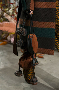 ulla-johnson-clp-rf19-0135.thumb.jpg.5ccd15501af52cd0e9b86eceb9054a37.jpg