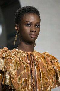 ulla-johnson-clp-rf19-0154.thumb.jpg.90d75de7be5dbcebc9ec54cc2a863d16.jpg