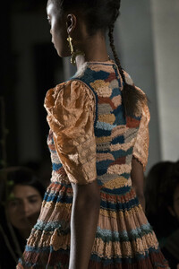 ulla-johnson-clp-rf19-0214.thumb.jpg.d0dd38ca1e7af886f15c09f01a17056a.jpg