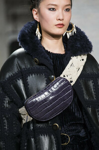ulla-johnson-clp-rf19-0218.thumb.jpg.cedd0e848f1124552e2e04ff9c0e26c9.jpg