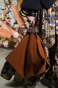 ulla-johnson-clp-rf19-0234.thumb.jpg.937f2ec1cd1a389103acbe9c994d8b87.jpg