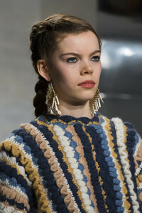ulla-johnson-clp-rf19-0249.thumb.jpg.848b089b5bf07a1dc31c097c4dcb8e01.jpg