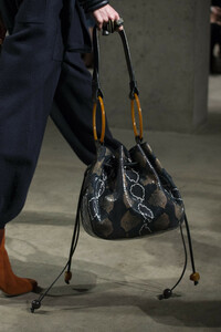ulla-johnson-clp-rf19-0317.thumb.jpg.2b2eb176da0b7dd07dcd2ff903526191.jpg