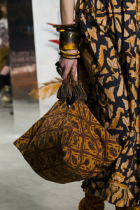 ulla-johnson-clp-rf19-0404.thumb.jpg.32a1c998bb58959f4c683baebb465f99.jpg