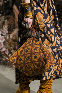 ulla-johnson-clp-rf19-0412.thumb.jpg.df575dd28d7cc256d8f8a42519cd66ed.jpg