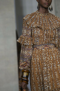 ulla-johnson-clp-rf19-0469.thumb.jpg.1673ef40b9d96f5b8a54f248fae36f5e.jpg