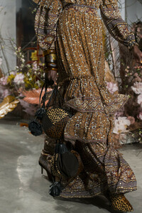 ulla-johnson-clp-rf19-0477.thumb.jpg.cf85b65eb95c0bf285eed30d2f3c9f68.jpg