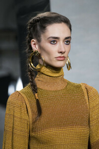 ulla-johnson-clp-rf19-0624.thumb.jpg.fe6d6f1770166e591ffae36beb59a9ab.jpg