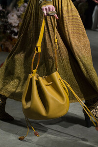 ulla-johnson-clp-rf19-0632.thumb.jpg.07a66a85ae5be2d9997d09e8bdb5a690.jpg