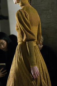 ulla-johnson-clp-rf19-0637.thumb.jpg.9866b4d2d320d3c323ed6d9746a947d0.jpg