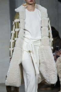 ulla-johnson-clp-rf19-0661.thumb.jpg.6d6ee1d530db7aa2082325ee0114a0ba.jpg
