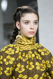 ulla-johnson-clp-rf19-0693.thumb.jpg.b497a9e6683c3c57e63bd0de3ee08c56.jpg