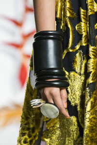 ulla-johnson-clp-rf19-0722.thumb.jpg.89805b50b9af7b32e0d5e2e18e6e312e.jpg