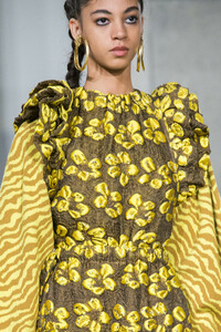 ulla-johnson-clp-rf19-0755.thumb.jpg.fe080e094031d606deb71d2bf2b088cd.jpg