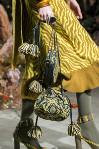 ulla-johnson-clp-rf19-0778.thumb.jpg.637709c7527c79f2bb5ea5cc5b5026bb.jpg