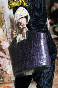 ulla-johnson-clp-rf19-0784.thumb.jpg.50a890320abe6e13b529af30876f6c67.jpg