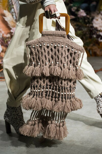 ulla-johnson-clp-rf19-0810.thumb.jpg.d8beb33fb56ea70e267daaa83a577c91.jpg