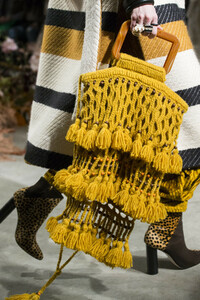 ulla-johnson-clp-rf19-0820.thumb.jpg.87f95422baf9fd40f6c2473cf4cdc5b7.jpg