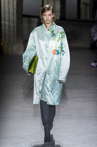 van-noten-rf19-0164.thumb.jpg.d1849e0eac2b0432be191323c0048b60.jpg
