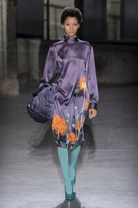 van-noten-rf19-0286.thumb.jpg.14f27cf163594cd4acb631b4b417cebf.jpg