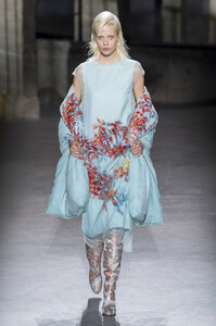van-noten-rf19-0654.thumb.jpg.21b42f754deae5b2cc04eebdadf98583.jpg