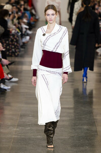 victoria-beckham-rf19-0508.thumb.jpg.6c13f33204afad9577788ecaaa5902b6.jpg
