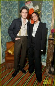 victoria-beckham-supported-by-david-launch-youtube-channel-22.jpg