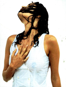 von_Unwerth_Vogue_Italia_June_1989_09.thumb.png.bf097082f67330f434b2b6726d904134.png