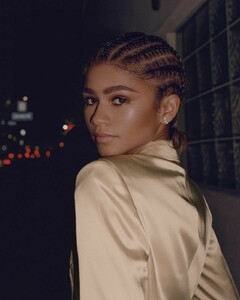 zendaya-vogue-usa-march-2019-5.jpg