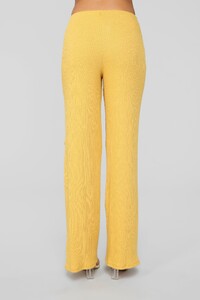 02-06-19_Studio_1_AB_10-38-00_DZ19F263_Mustard_38_NT.jpg