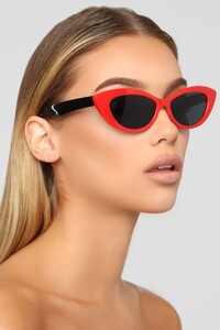 02-06-19_Studio_1_RM_17-46-17_S1072FN_Red_Black_0110_AB.jpg