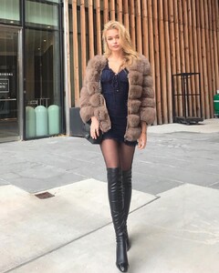 iamcarolinamarie - Br0xj65lEmk.jpg