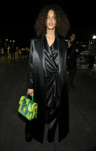 Noemie+Lenoir+Off+White+Backstage+Paris+Fashion+nYDFMppdtmex.jpg