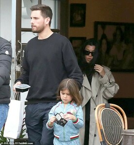 10824020-6794067-Co_parenting_Despite_their_break_up_nearly_four_years_ago_they_a-a-1_1552295800536.jpg