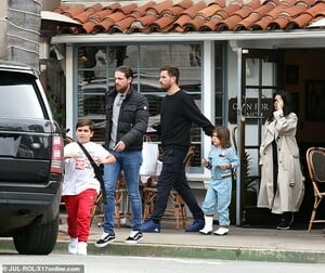 10824046-6794067-Kids_Kardashian_and_Disick_s_oldest_child_Mason_was_wearing_a_wh-a-2_1552295800540.jpg